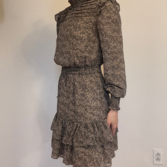 Feminine dress - Picture 7 of 12